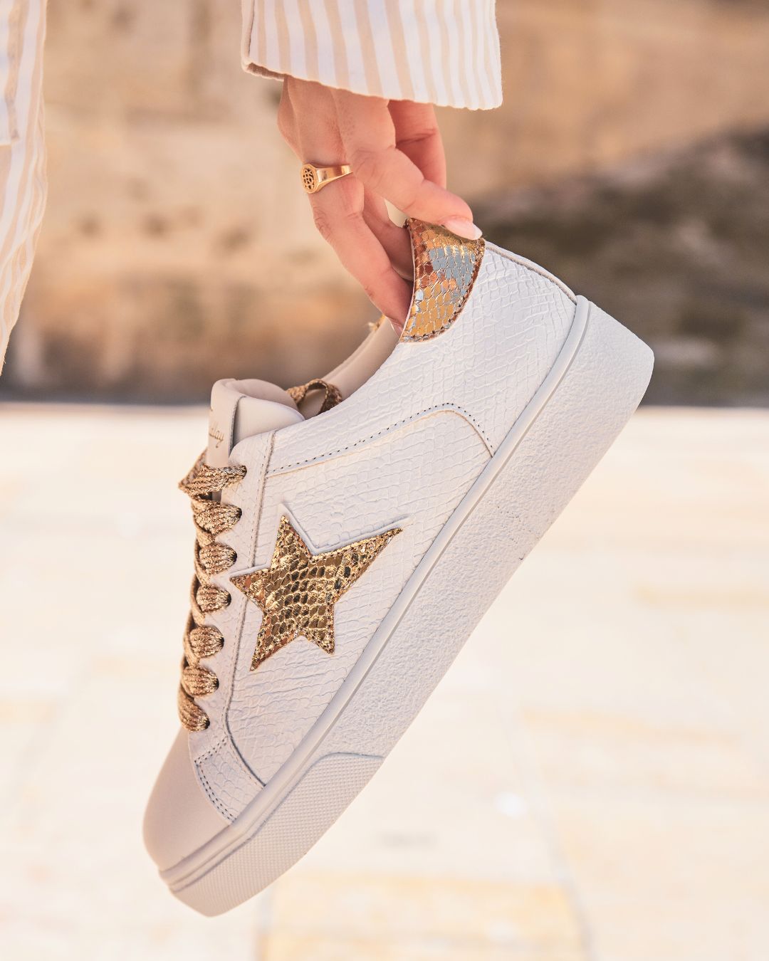 Diese weißen Sternensneaker mit Schnürsenkeln - Sabine - Casualmode.de