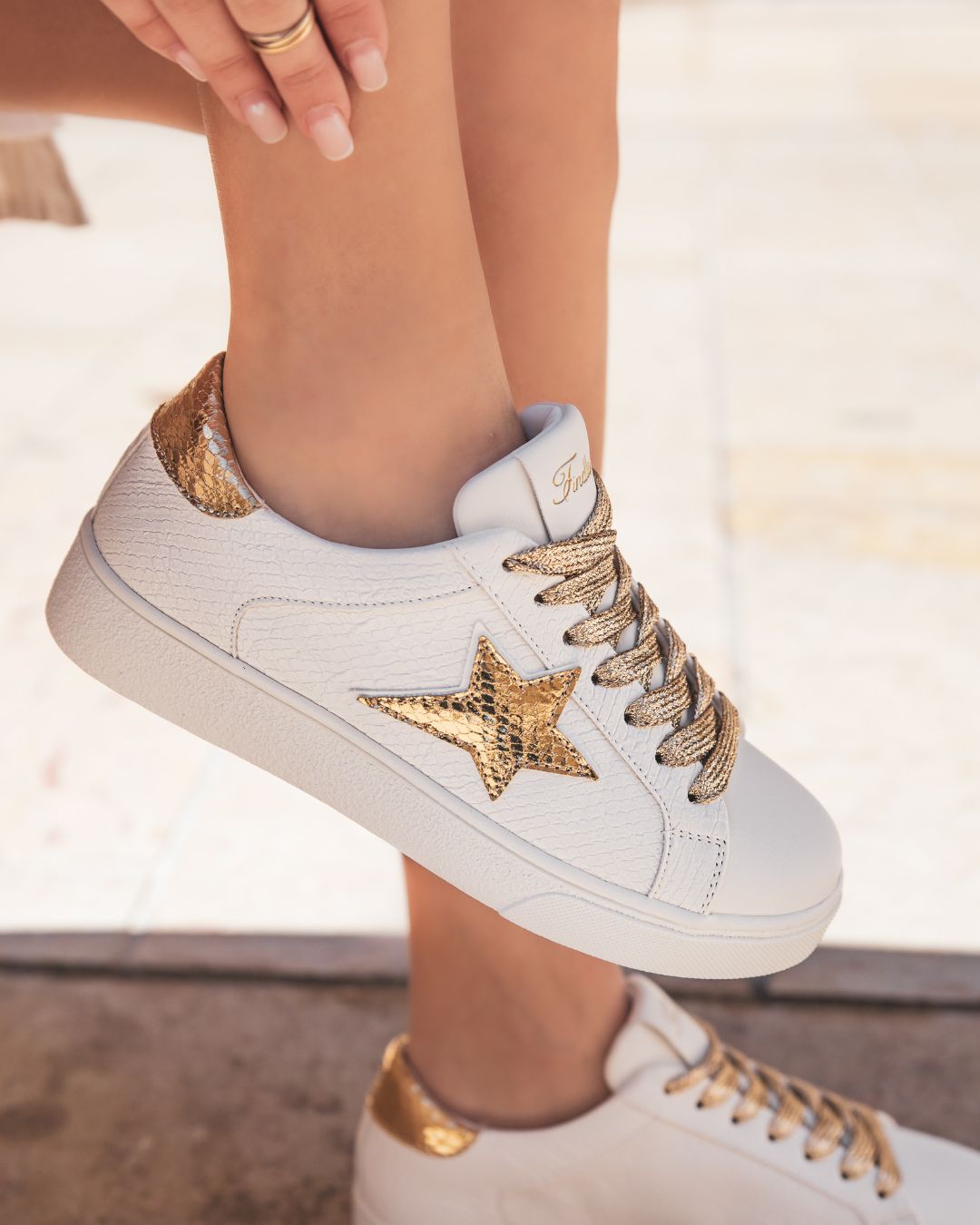Diese weißen Sternensneaker mit Schnürsenkeln - Sabine - Casualmode.de