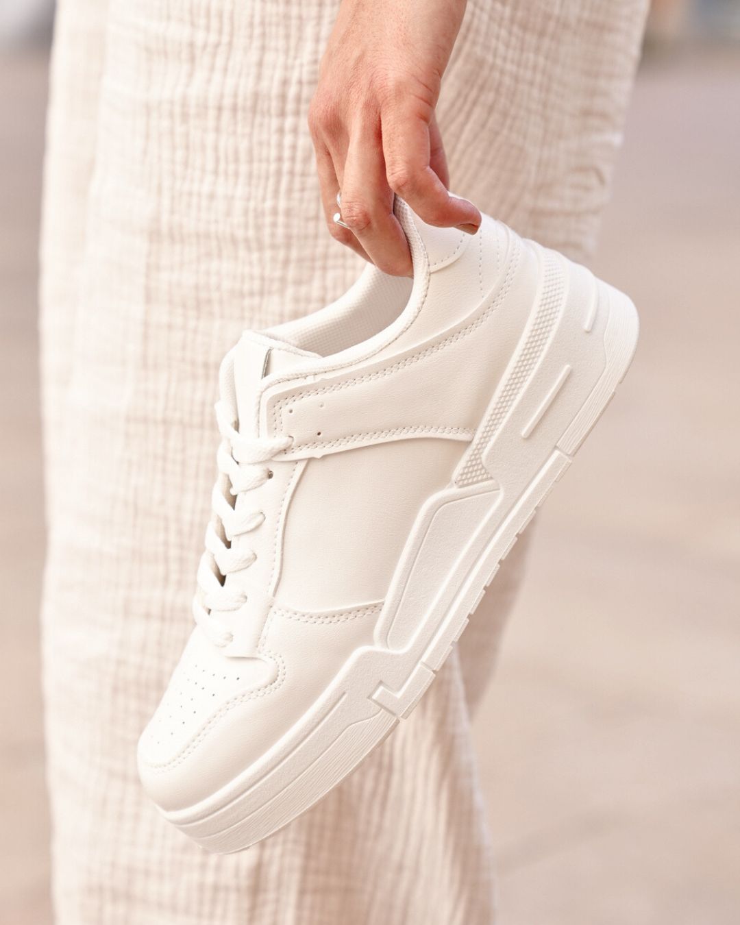 Sneaker für Damen in Weiß mit Schnürsenkeln - Tina - Casualmode.de