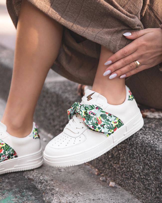 Damen-Sneaker in Weiß mit Bandana-Muster aus Leinwand - CLE02 GREEN - Casualmode.de