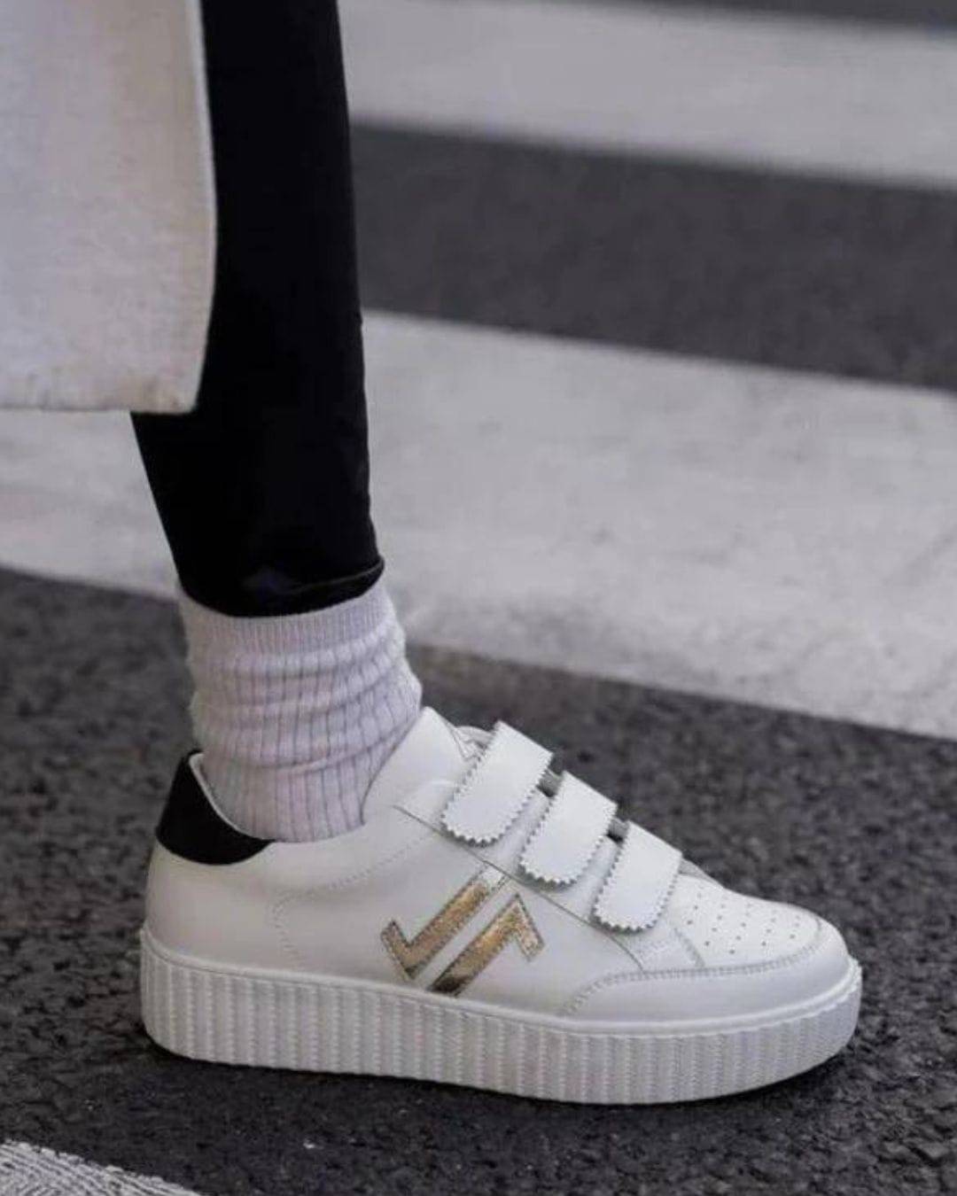 Damen-Sneaker in Weiß mit Plateausohle und Klettverschluss - CL70 WHITE - Casualmode.de