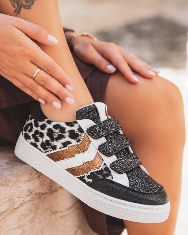 Damen-Sneaker mit schwarzen Glitzerpailletten im Leopardenmuster und Klettverschluss - CL13 BLACK - Casualmode.de
