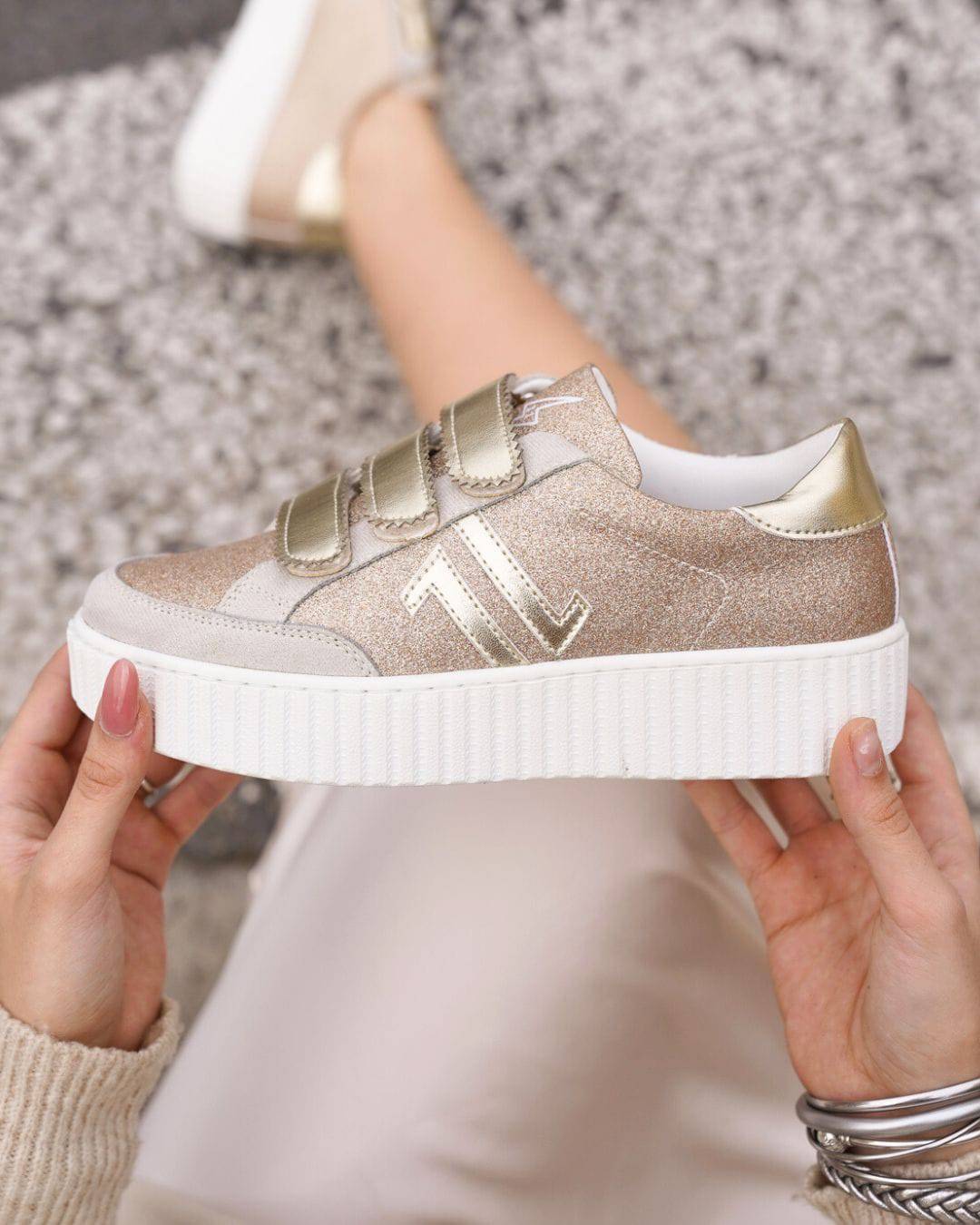 Damen-Sneaker mit Klettverschluss in Gold und Creepers-Sohle - CL73 GLITTER - Casualmode.de