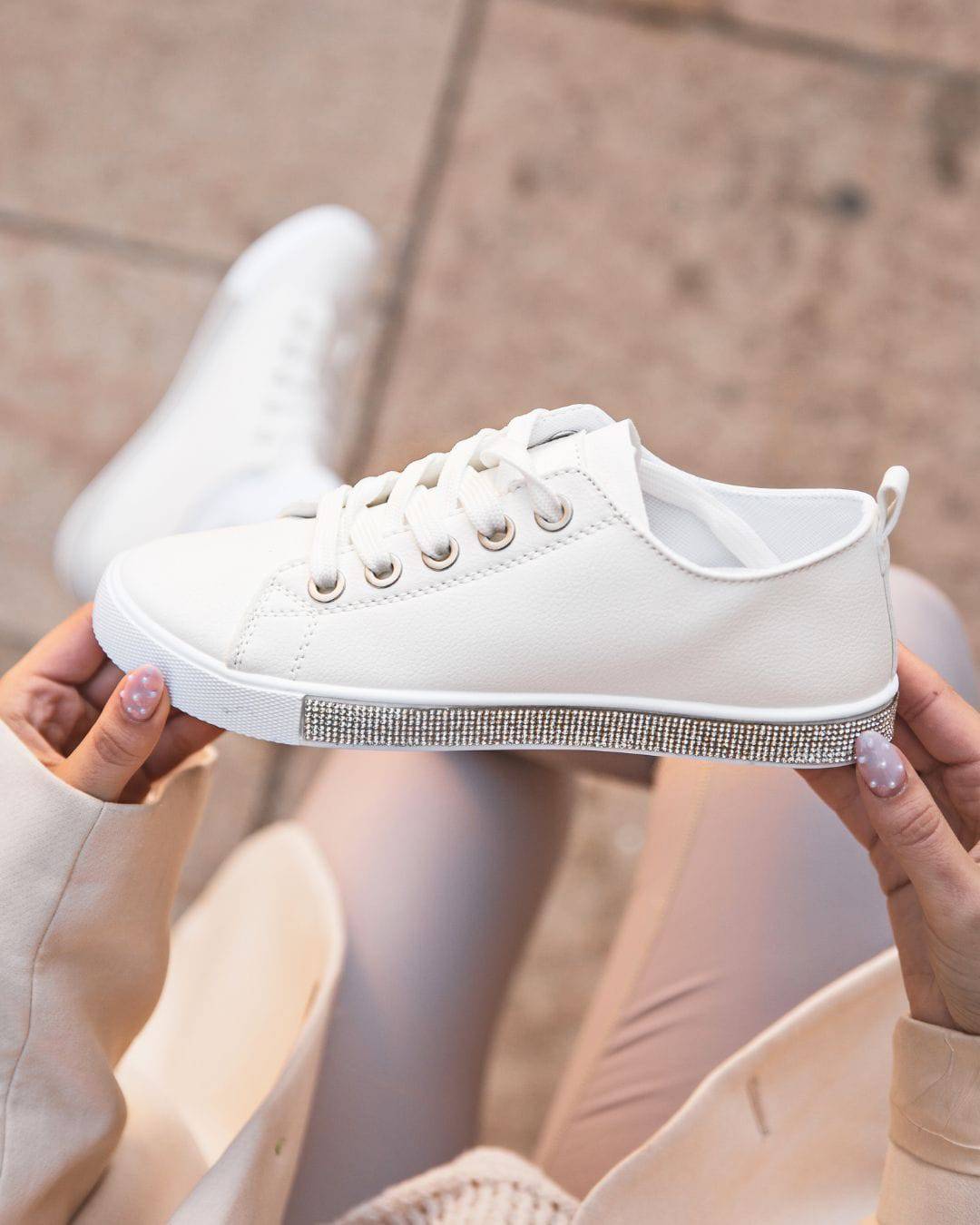 Damen-Sneaker aus weißer Leinwand mit Schnürsenkeln - Macy - Casualmode.de