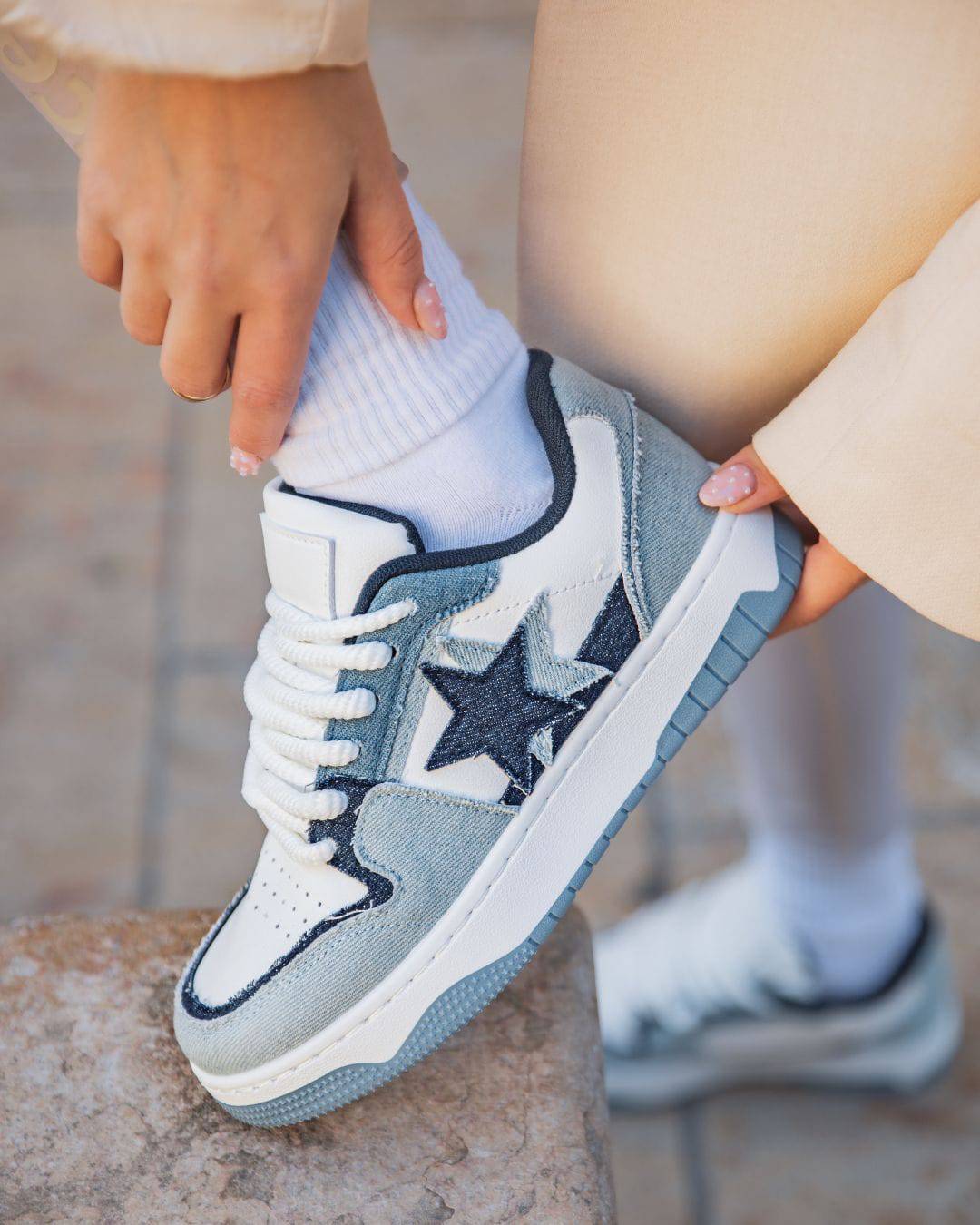 Damen-Sneaker aus Jeansstoff mit Stern und Plateausohle in Blau - Coralia - Casualmode.de