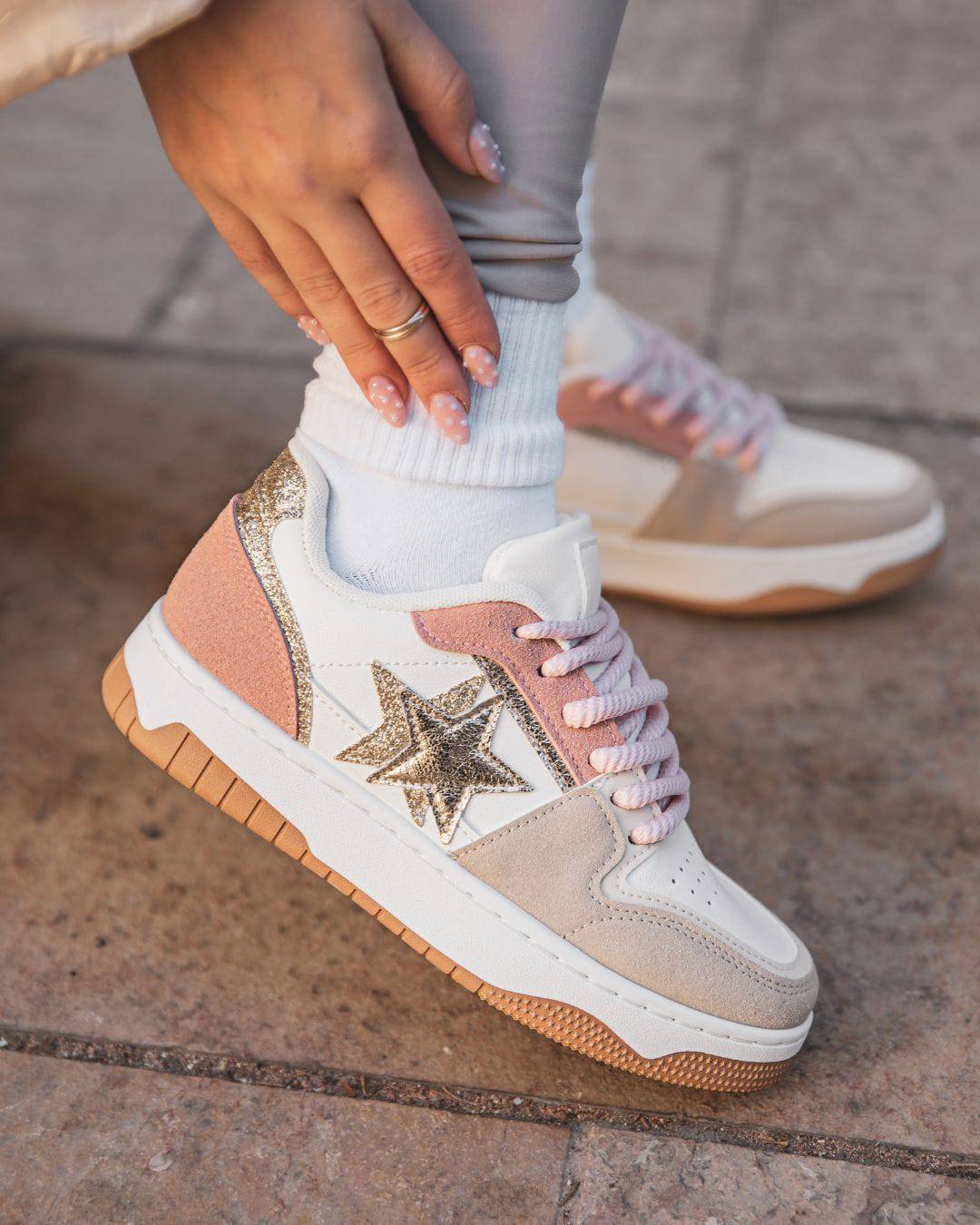 Damen-Sneaker mit rosafarbenem Stern und Plateausohle - Coralia - Casualmode.de