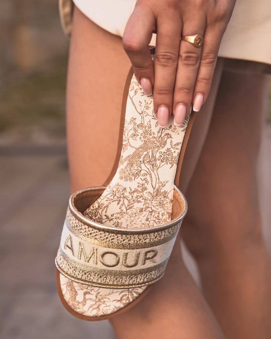 Sandale femme plate blanche et doré - Maryam - Casualmode.de