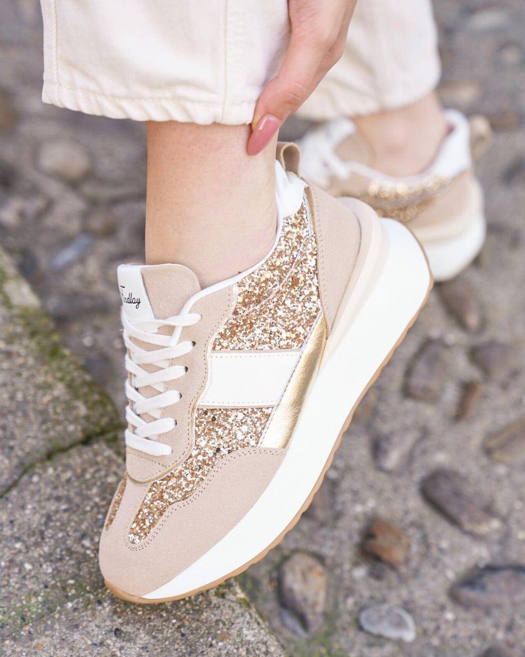 Damen-Sneaker in Gold mit Schnürsenkeln und dicker Sohle - Safia - Casualmode.de