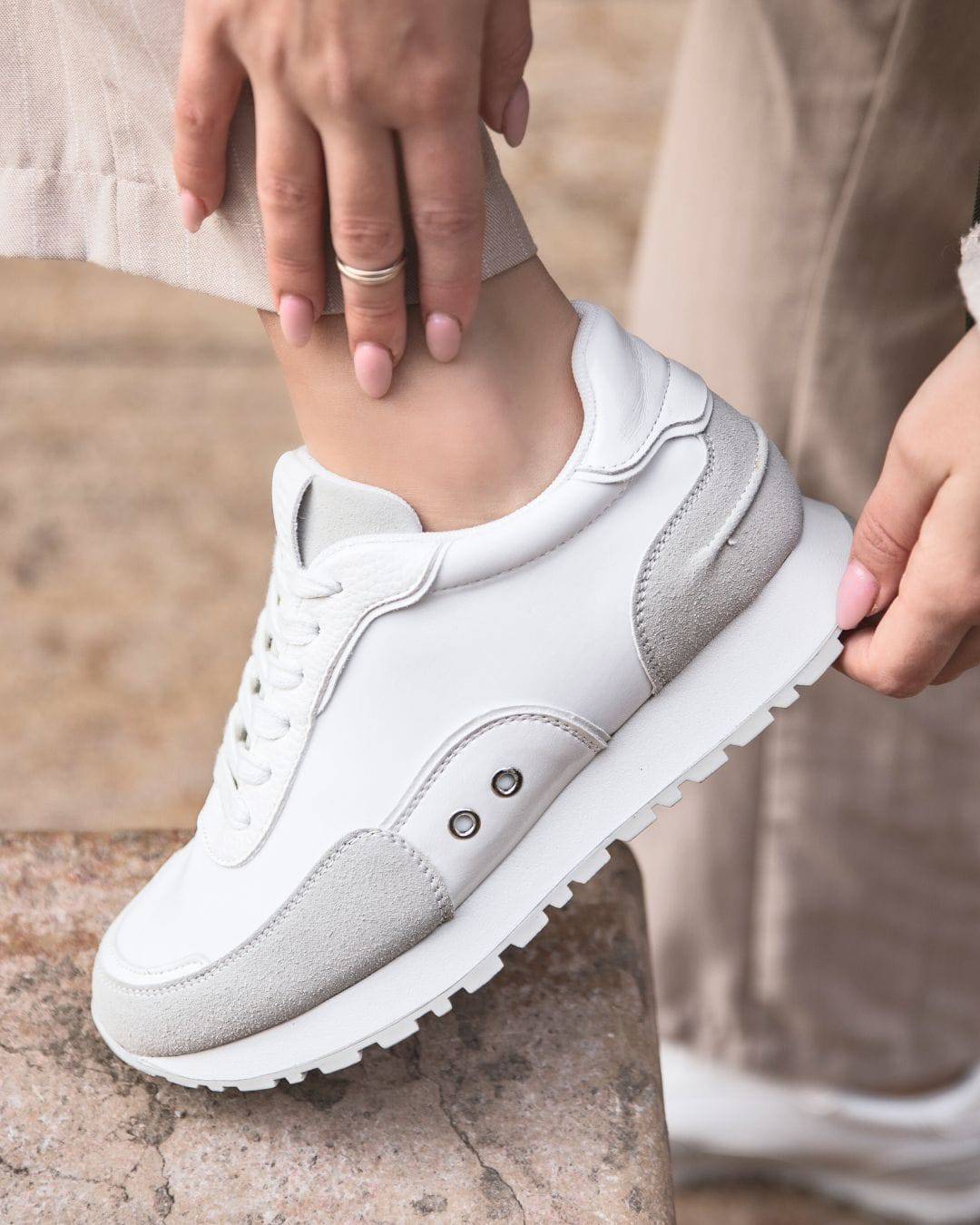 Damen-Sneaker in Weiß mit Schnürsenkeln - Louisa - Casualmode.de